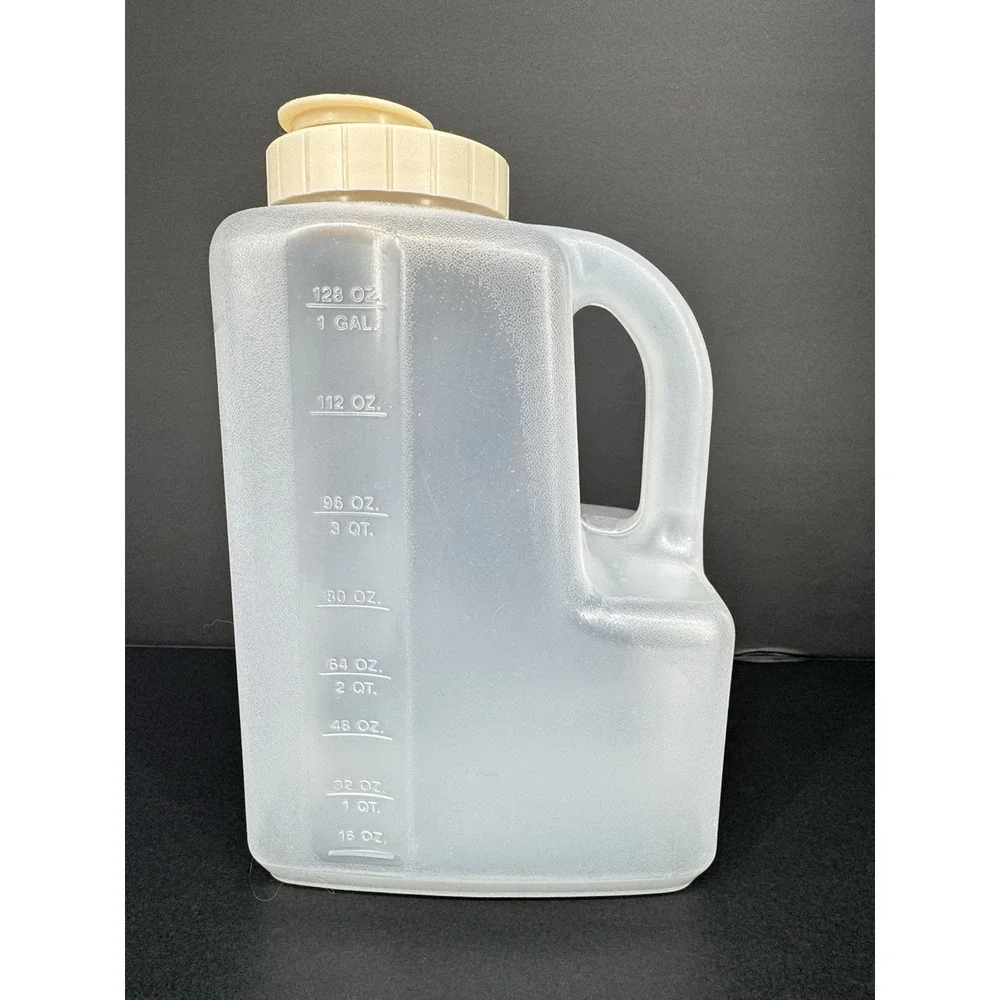 Vtg. Rubbermaid Servin Saver Pitcher/Jug 1 Gallon 4 Qt. #0231 Flip Top Lid‎